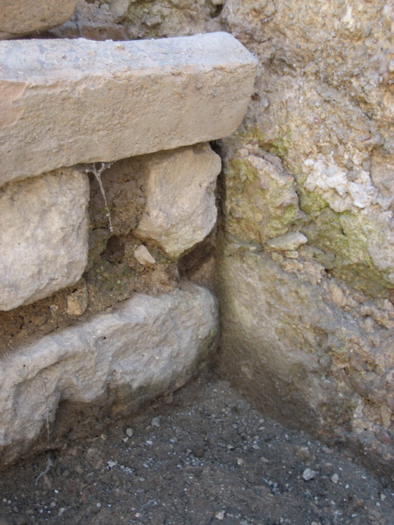 2007 - Fig 04 - Join of walls