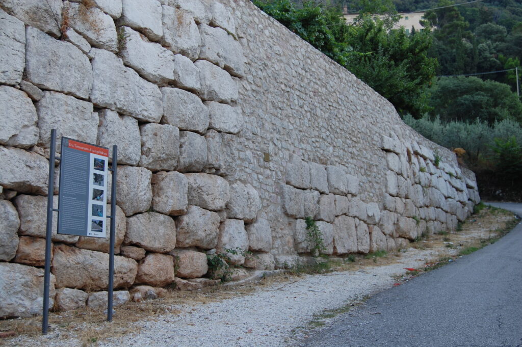 AW fig 8 Cesi walls Carsulae