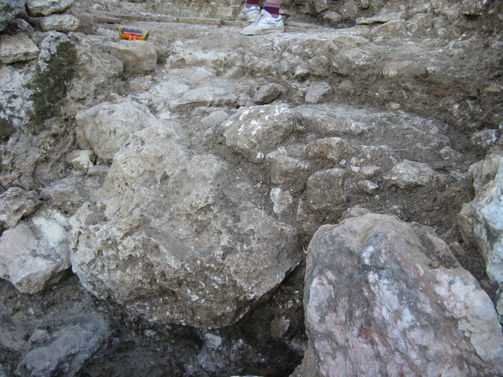 2008 - Fig 05 - Boulders