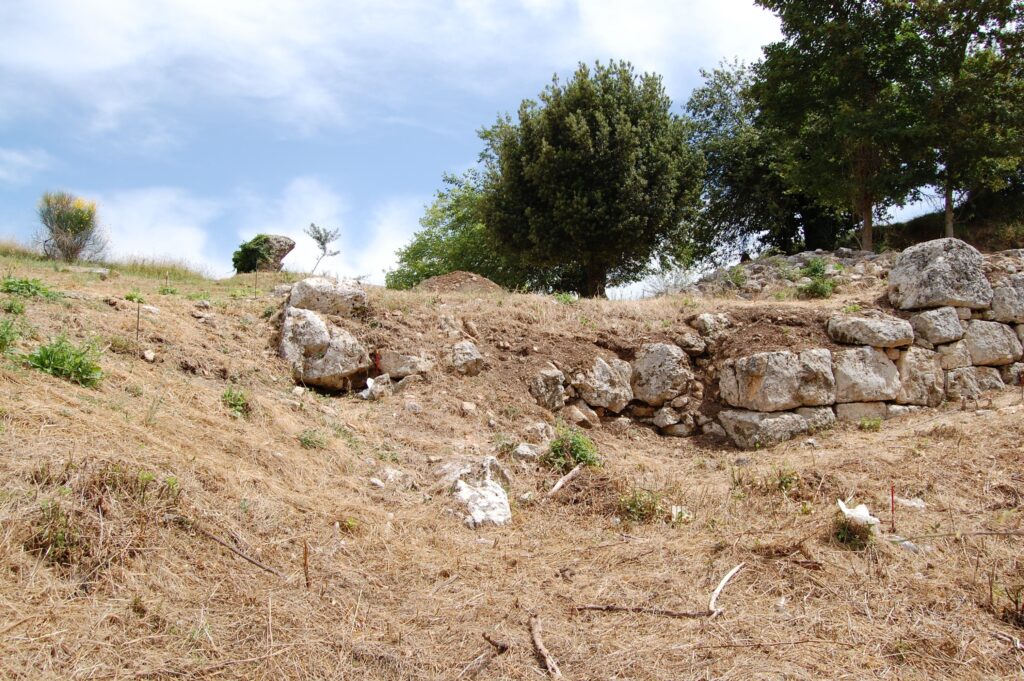 2008 - Fig 06 - Fallen Corner of Archaic Wall