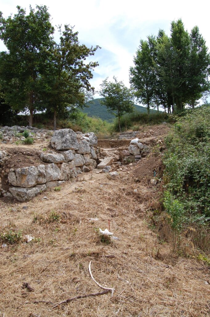 2010 - Fig 23 - Archaic wall from fossa