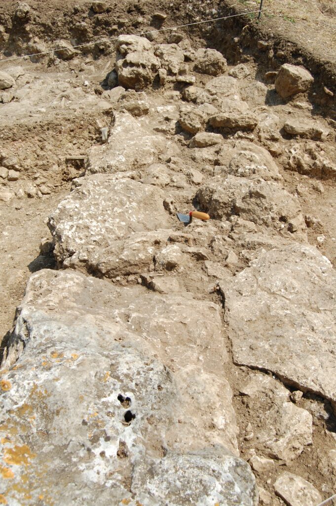 2010 - Fig 26 - Wall phases, polygonal